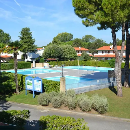 Cozy With Shared Pool Apartment Bibione
